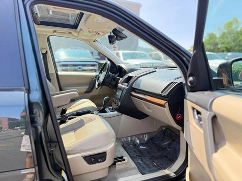 Used 2010 Land Rover LR2 HSE AWD/4WD image 12