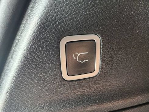 Used 2019 Chrysler Pacifica Touring-L w/ S Appearance Package FWD image 16