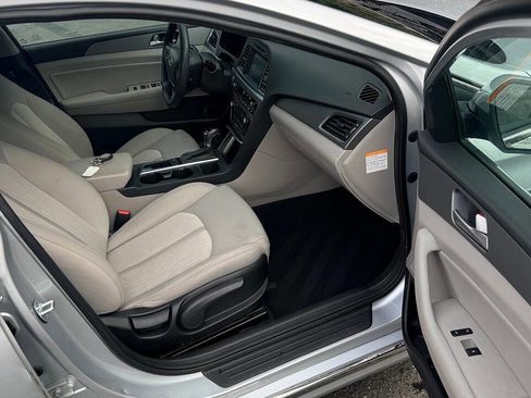 Used 2017 Hyundai Sonata SE image 29