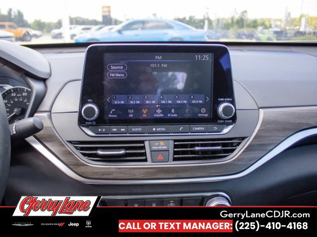 Used 2025 Nissan Altima 2.5 SV FWD image 8