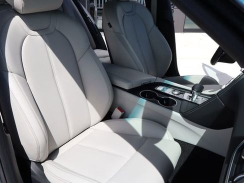 Used 2023 Genesis G70 2.0T image 13