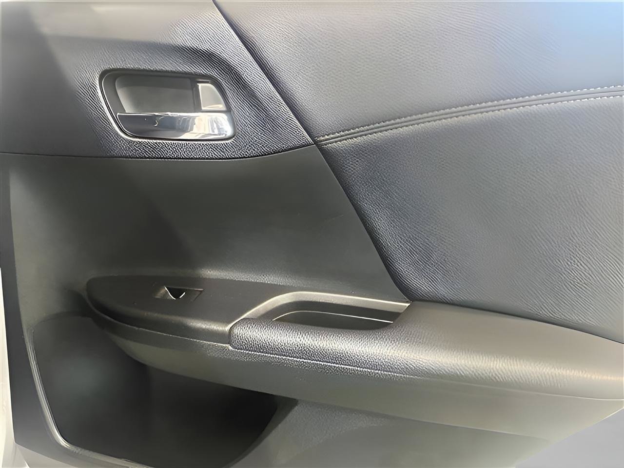 Used 2017 Honda Accord EX-L image 21