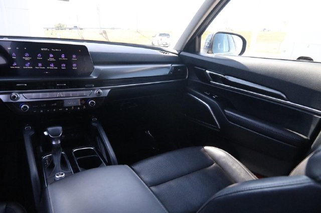 Used 2025 Kia Telluride S FWD image 32