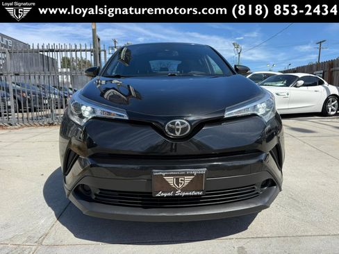 Used 2018 Toyota C-HR XLE FWD image 2