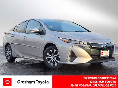 Used 2022 Toyota Prius Prime LE image 1