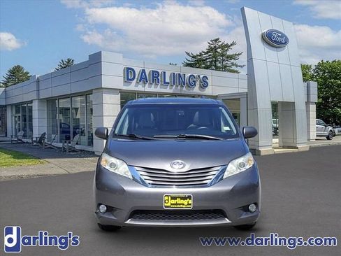 Used 2017 Toyota Sienna XLE w/ XLE Navigation Package AWD/4WD image 2