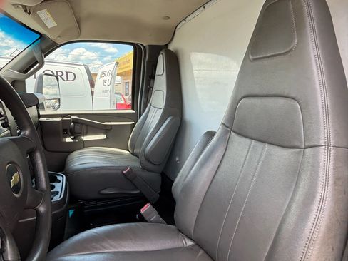 Used 2019 Chevrolet Express 3500 Extended w/ Power Convenience Package RWD image 4