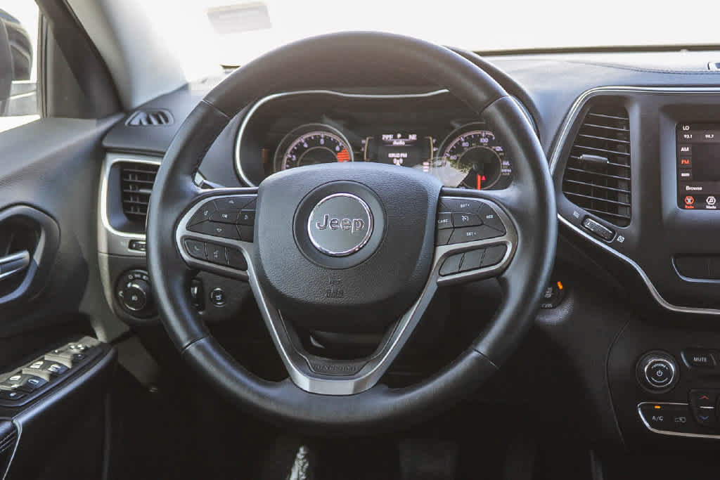 Used 2019 Jeep Cherokee Latitude Plus w/ Comfort/Convenience Group AWD/4WD image 15