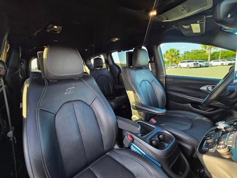 Used 2019 Chrysler Pacifica Touring-L Plus w/ Advanced Safetytec Group FWD image 59
