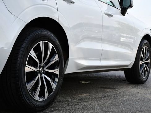 Certified 2024 Volvo XC60 B5 Plus w/ Protection Package Premier AWD/4WD image 9
