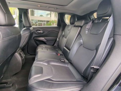 Used 2022 Jeep Cherokee Limited AWD/4WD image 16