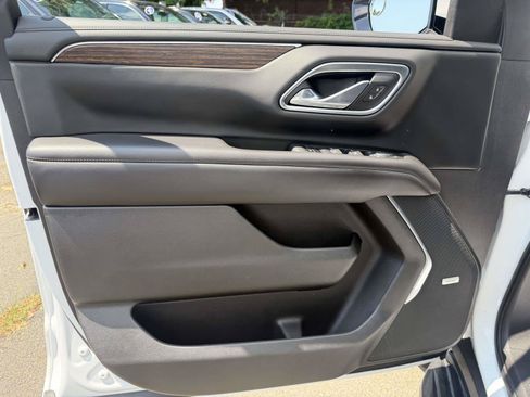 Used 2021 Chevrolet Suburban High Country AWD/4WD image 16