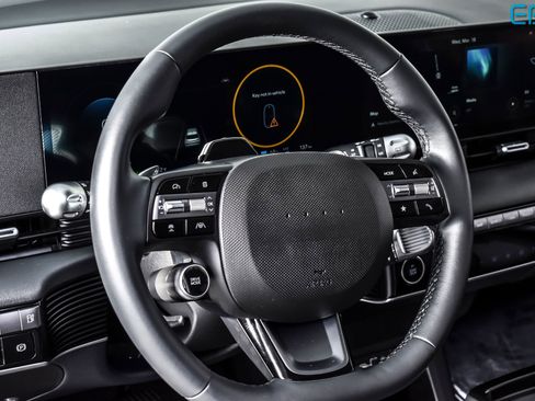 Used 2025 Hyundai Ioniq 5 SE image 18