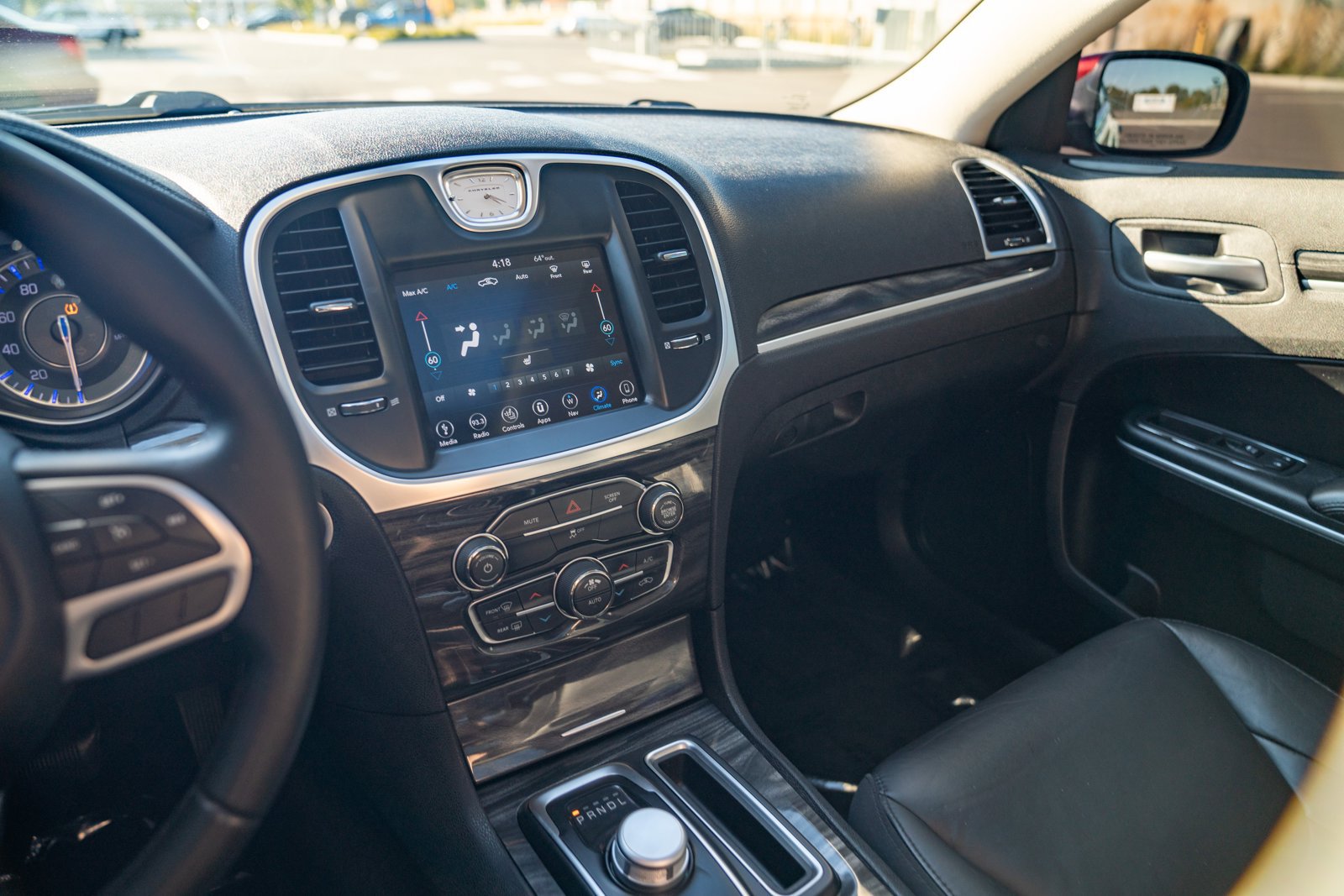 Used 2018 Chrysler 300 Touring L RWD image 13