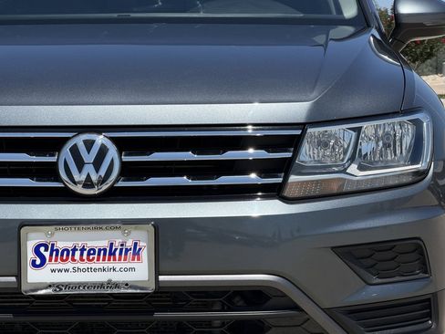 Used 2021 Volkswagen Tiguan SE FWD image 8