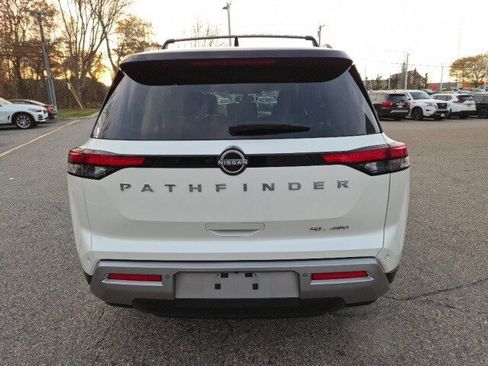 Used 2022 Nissan Pathfinder SL image 8
