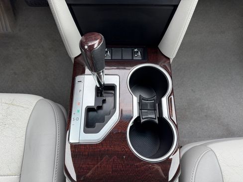 Used 2013 Toyota Camry XLE w/ Leather Pkg image 26