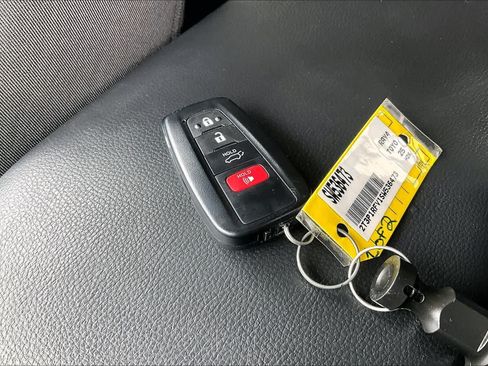 Used 2025 Toyota RAV4 XLE w/ Convenience Package AWD/4WD image 15