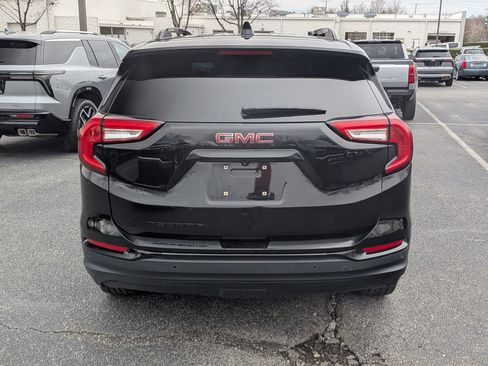 Used 2023 GMC Terrain SLT w/ Infotainment Package II image 8