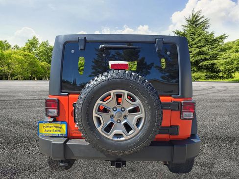 Used 2015 Jeep Wrangler Unlimited Rubicon w/ Connectivity Group image 6