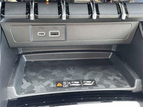 Used 2025 GMC Canyon Denali image 27