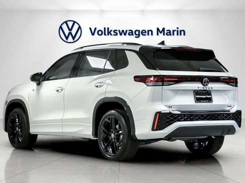 New 2026 Volkswagen Tiguan SE R-Line image 3