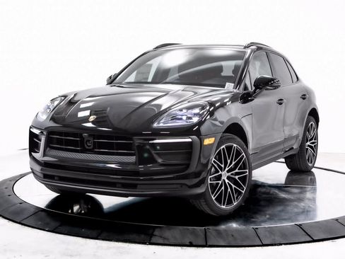 Certified 2025 Porsche Macan image 1