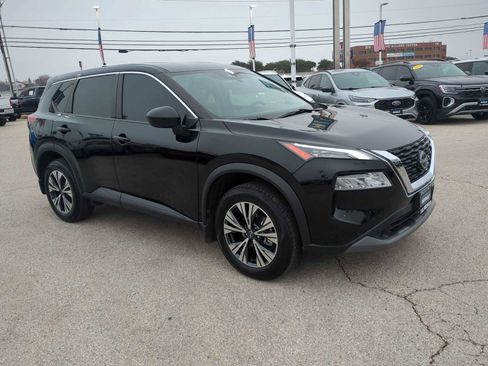 Used 2023 Nissan Rogue SV image 2
