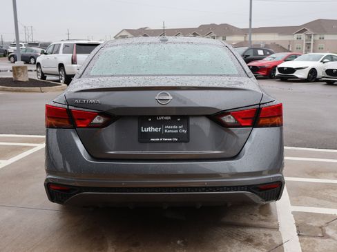 Used 2025 Nissan Altima 2.5 SV image 5