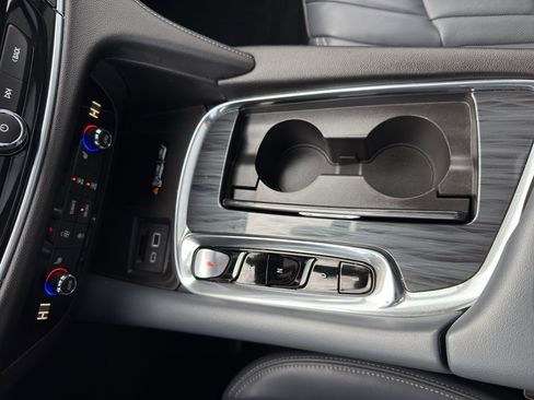 Used 2022 Buick Enclave Essence w/ Experience Buick Package image 23