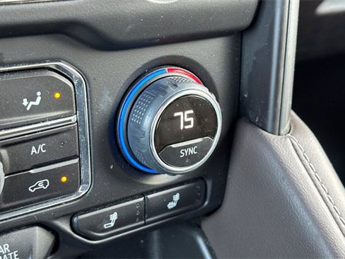 Used 2024 Chevrolet Suburban LT image 31