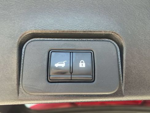 Used 2023 Nissan Rogue SV w/ SV Premium B Package FWD image 40
