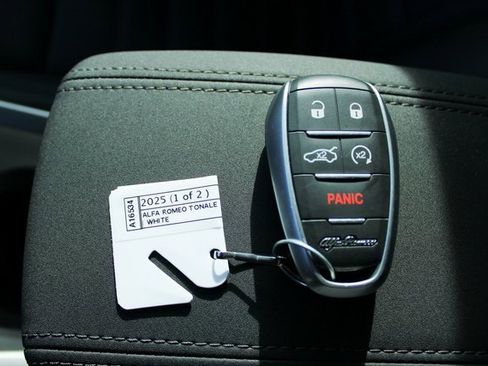 Used 2025 Alfa Romeo Tonale w/ Premium Package image 31