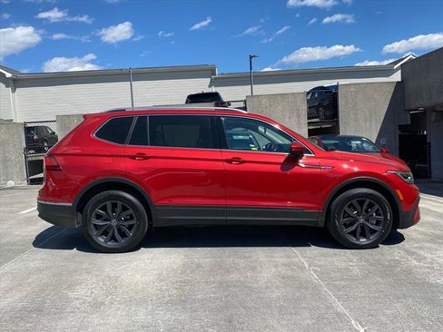 Certified 2023 Volkswagen Tiguan SE w/ Panoramic Sunroof Package image 2