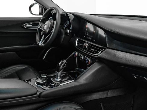 Used 2019 Alfa Romeo Giulia w/ Quick Order Package 22K Sport image 20
