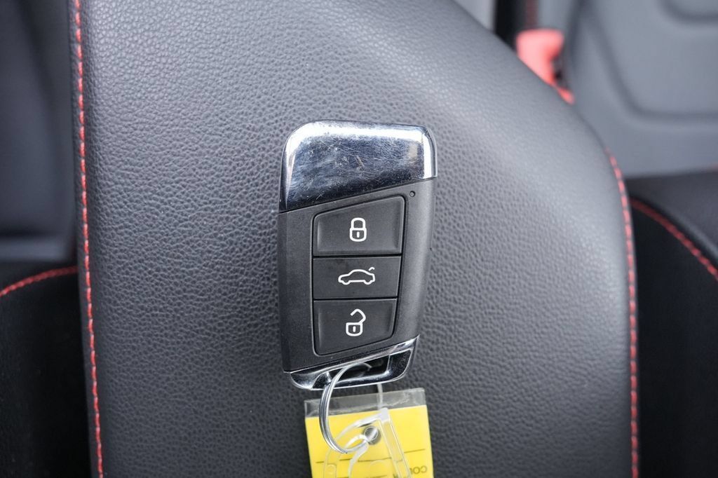Used 2025 Volkswagen Jetta GLI Autobahn FWD image 40