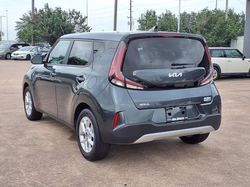 Certified 2023 Kia Soul LX w/ LX Technology Package FWD image 2