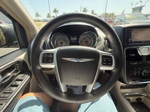 Used 2011 Chrysler Town & Country Limited FWD image 8