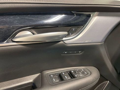 Used 2025 Cadillac XT5 Premium Luxury image 17