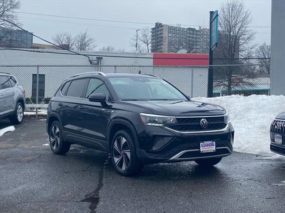 Certified 2023 Volkswagen Taos SE w/ Panoramic Sunroof Package