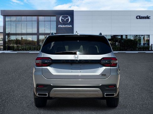 Used 2024 Honda Pilot Touring image 4