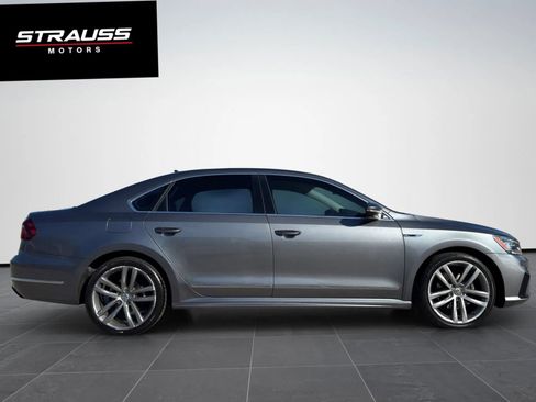 Used 2017 Volkswagen Passat 1.8T R-Line w/ R-Line Lighting Package FWD image 5