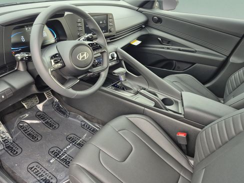 New 2026 Hyundai Elantra SEL Sport FWD image 17
