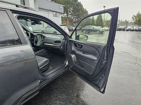 Certified 2025 Subaru Forester Limited image 10