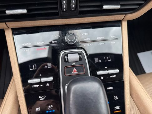 Used 2020 Porsche Cayenne AWD/4WD image 30