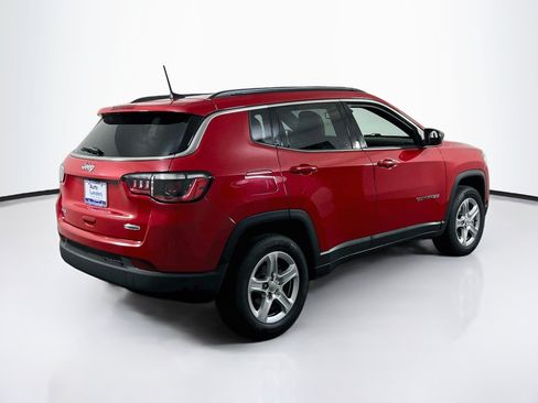 Used 2023 Jeep Compass Latitude w/ Convenience Group AWD/4WD image 5