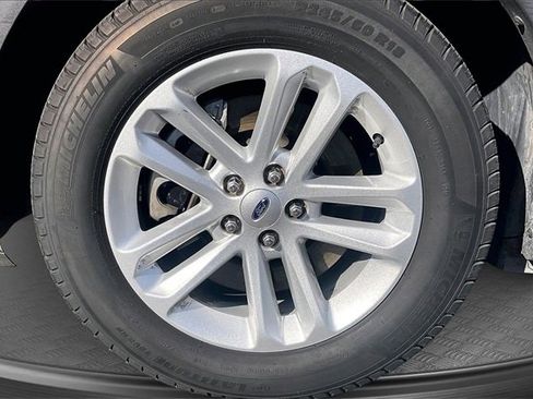 Certified 2017 Ford Explorer XLT w/ Equipment Group 201A image 9