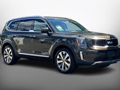 Used 2022 Kia Telluride S image 3