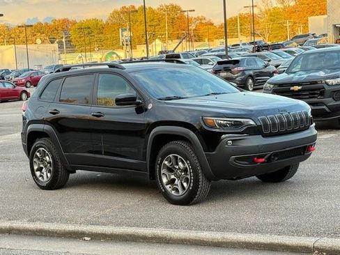 Used 2023 Jeep Cherokee Trailhawk image 3