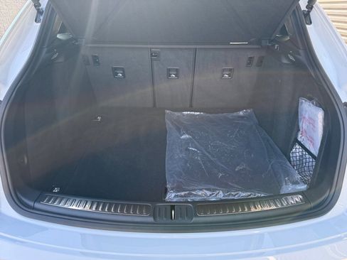 Certified 2025 Porsche Macan Turbo image 17